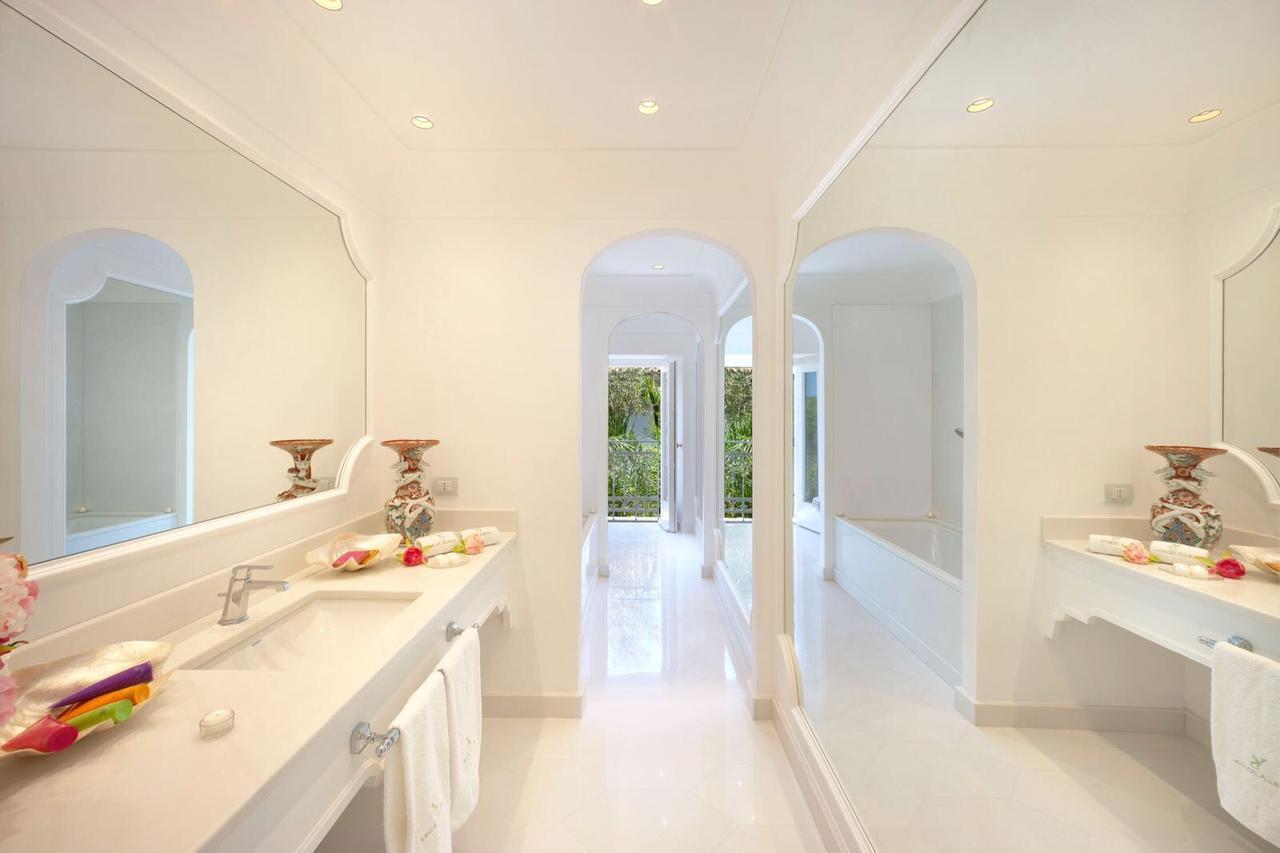 Deluxe Double Room with Sea View,543352881:JPEG